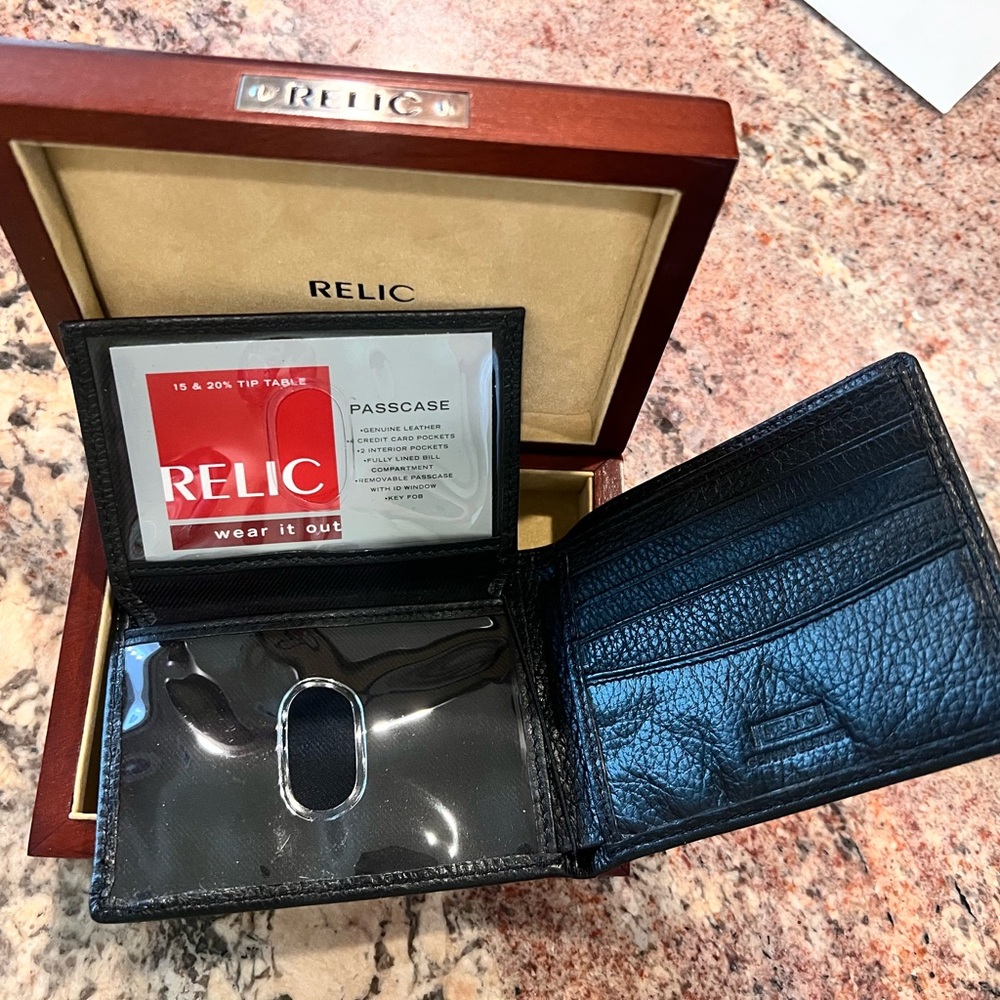 Relic Black Key & Card Holder Sleek Design